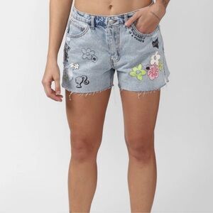🔆 Barbie x Forever 21 Women's Distressed Denim Cut-Off  Shorts - Size 27